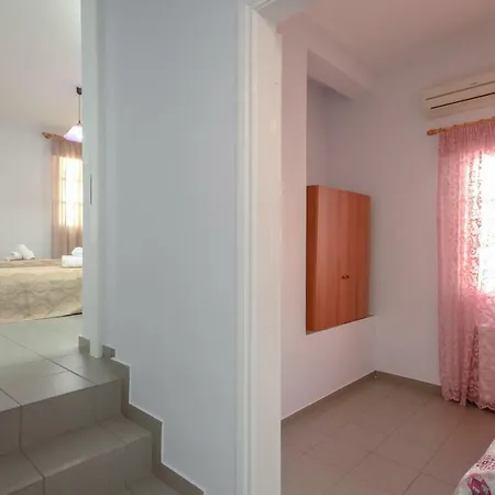Naxos House Apartment *