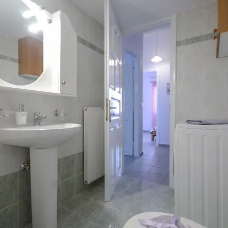 Naxos House Apartmán *