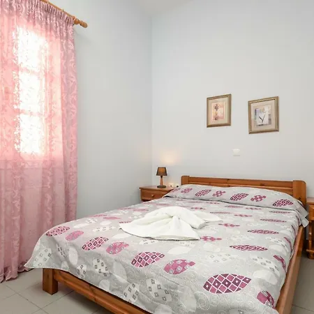 Naxos House Apartman