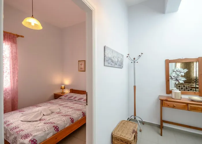 Naxos House * Naxos City